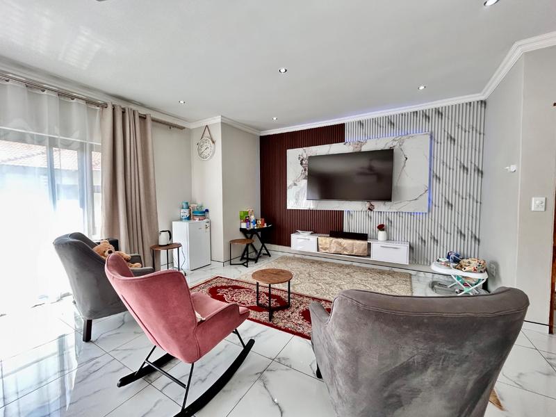 5 Bedroom Property for Sale in Xanadu North West